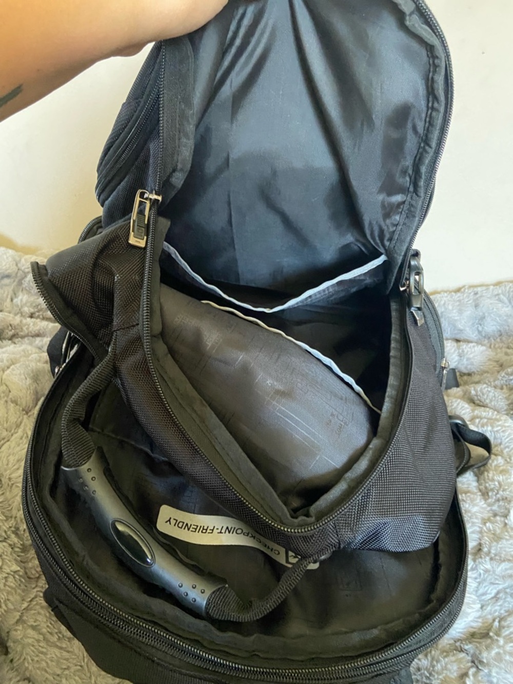 OGIO BACKPACK - Picture 4 of 7